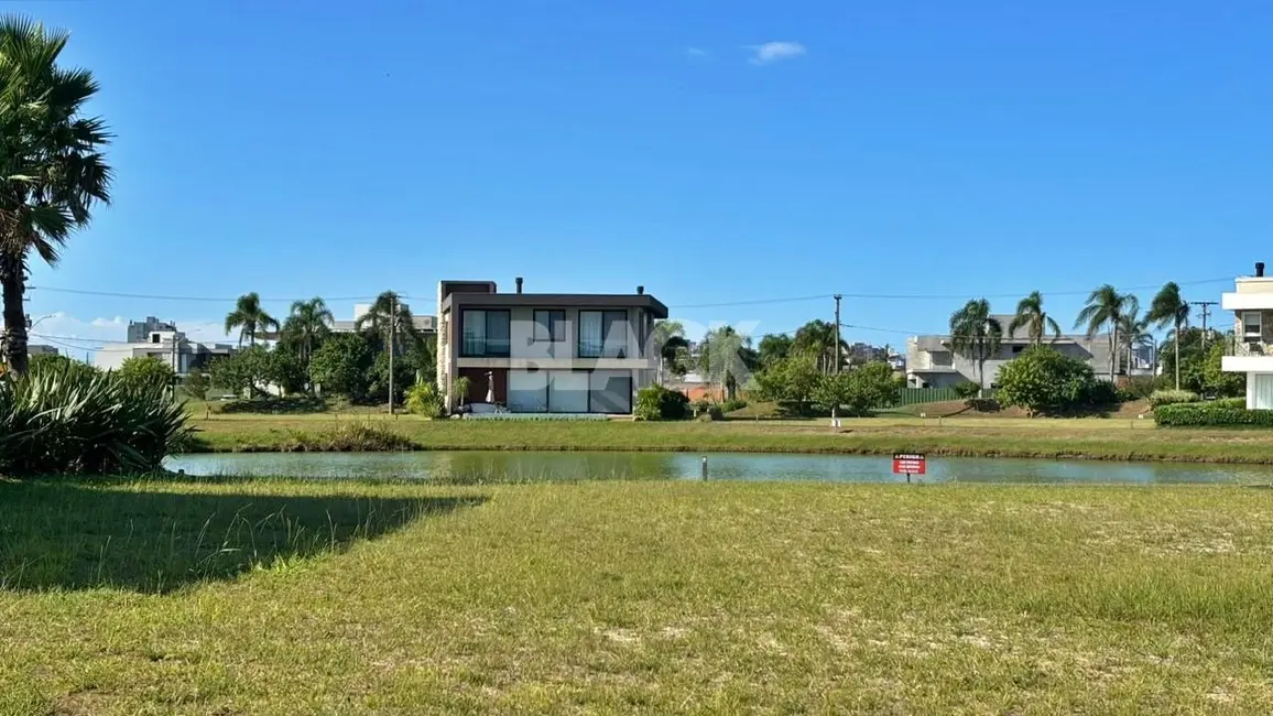 Foto 4 de Terreno / Lote à venda, 405m2 em Torres - RS