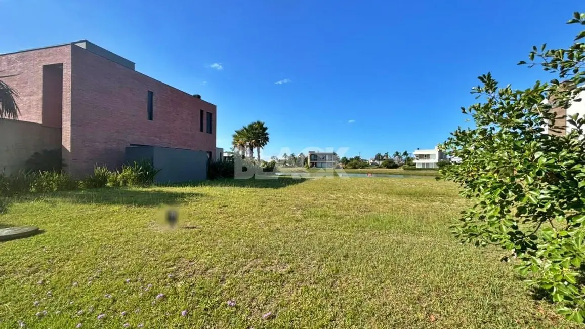 Foto 3 de Terreno / Lote à venda, 405m2 em Torres - RS
