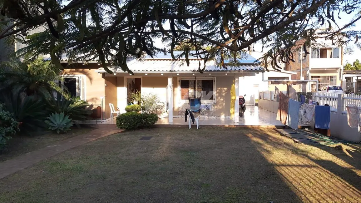 Casa com 3 quartos à venda, 170m2 em Centro, Torres - RS - imagem 1 Foto 1 de Casa com 3 quartos à venda, 170m2 em Centro, Torres - RS