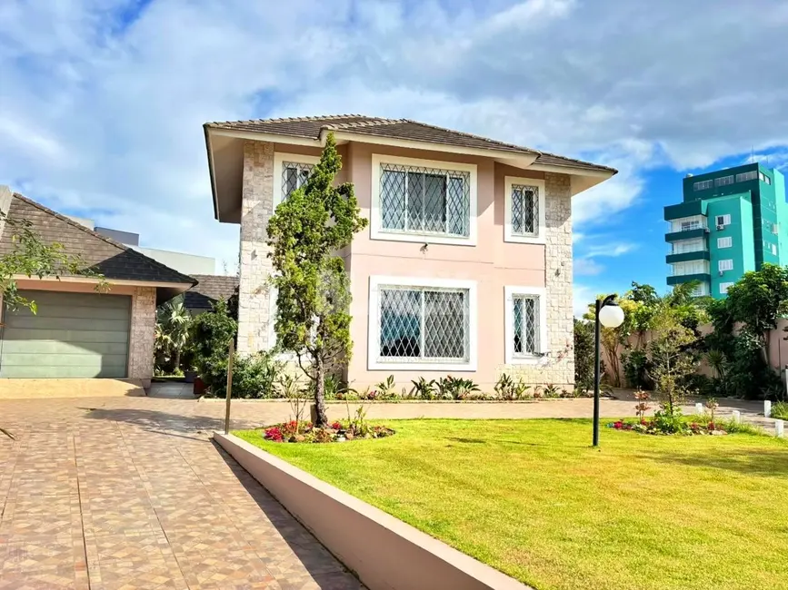 Foto 1 de Casa com 5 quartos à venda, 250m2 em Torres - RS