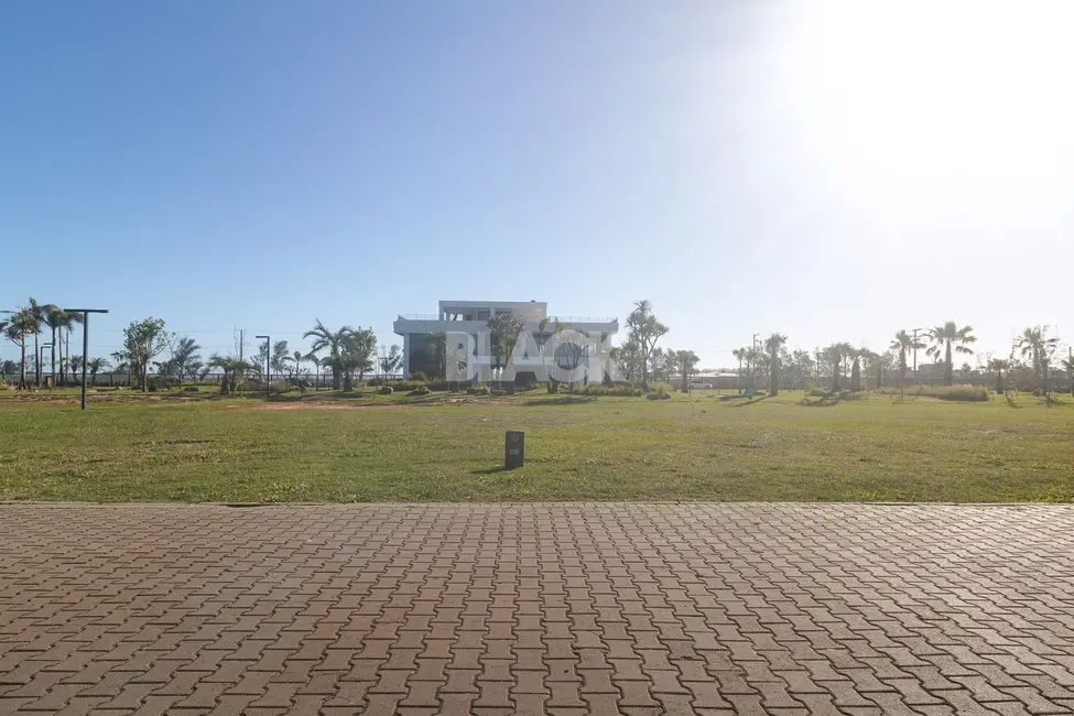 Foto 1 de Terreno / Lote à venda, 854m2 em Torres - RS