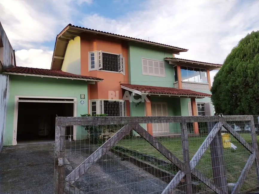 Foto 1 de Casa com 5 quartos à venda, 340m2 em Torres - RS