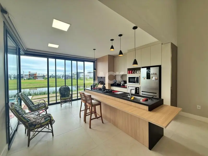 Foto 7 de Casa de Condomínio com 3 quartos à venda, 230m2 em Torres - RS