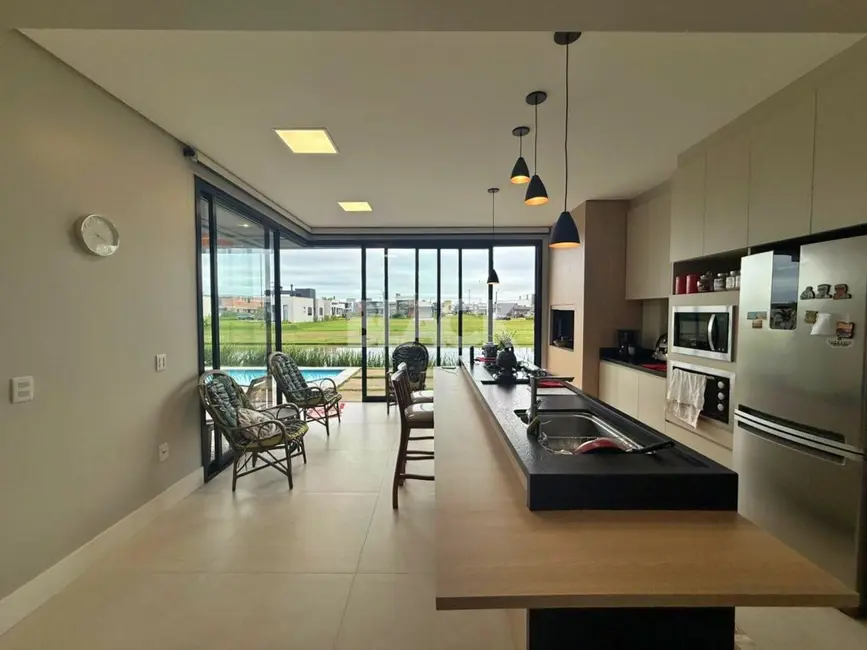 Foto 8 de Casa de Condomínio com 3 quartos à venda, 230m2 em Torres - RS