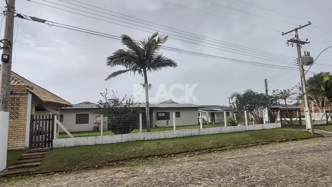 Foto 1 de Casa com 6 quartos à venda, 265m2 em Torres - RS