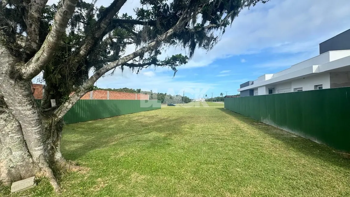 Foto 1 de Terreno / Lote à venda, 499m2 em Torres - RS
