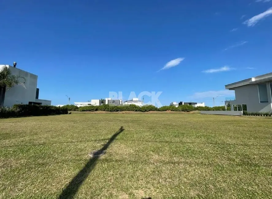Foto 1 de Terreno / Lote à venda, 420m2 em Torres - RS