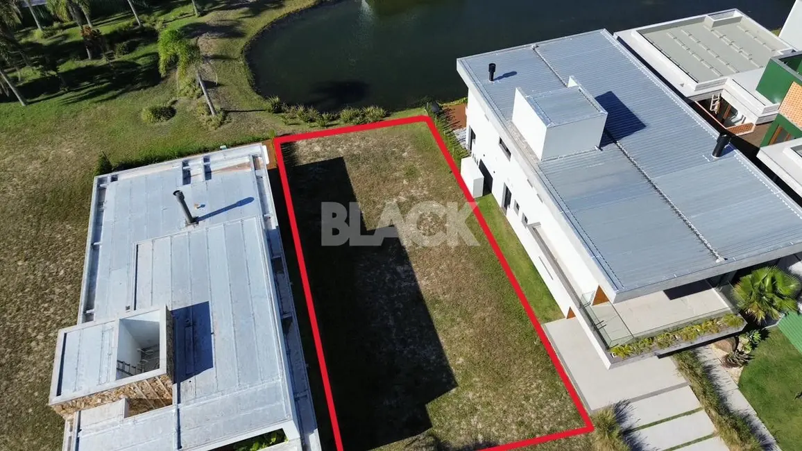 Foto 1 de Terreno / Lote à venda, 360m2 em Torres - RS