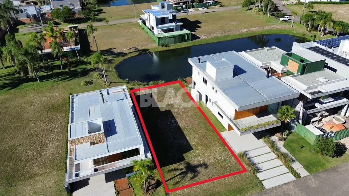 Foto 2 de Terreno / Lote à venda, 360m2 em Torres - RS
