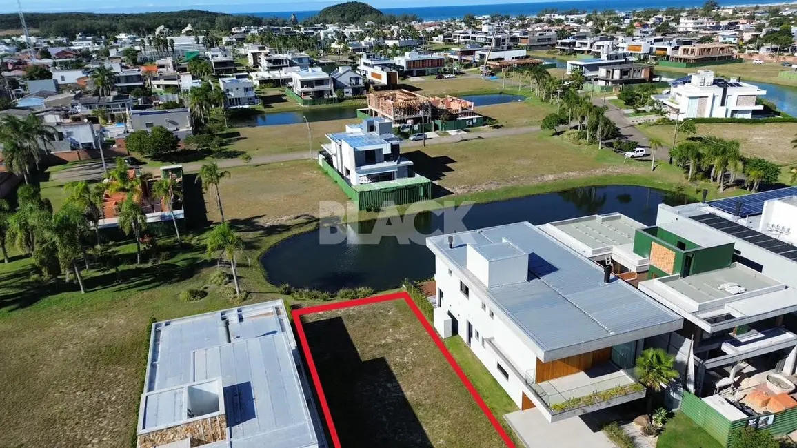 Foto 3 de Terreno / Lote à venda, 360m2 em Torres - RS