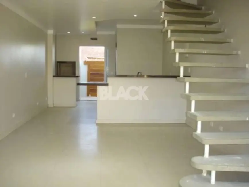 Foto 1 de Casa com 2 quartos à venda, 98m2 em Torres - RS