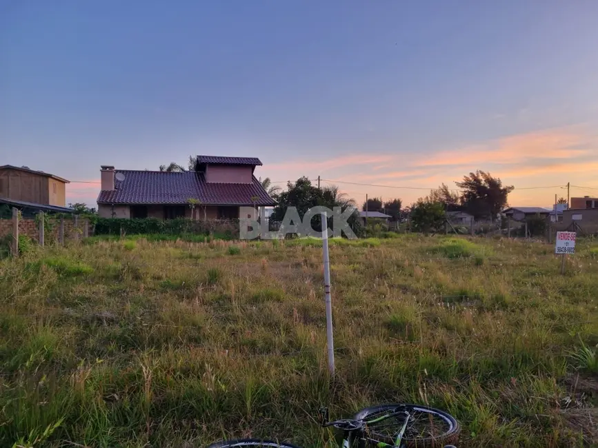 Foto 1 de Terreno / Lote à venda, 300m2 em Torres - RS