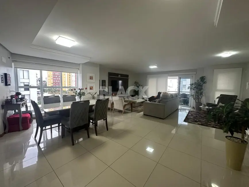 Foto 1 de Apartamento com 3 quartos à venda, 244m2 em Medianeira, Caxias Do Sul - RS
