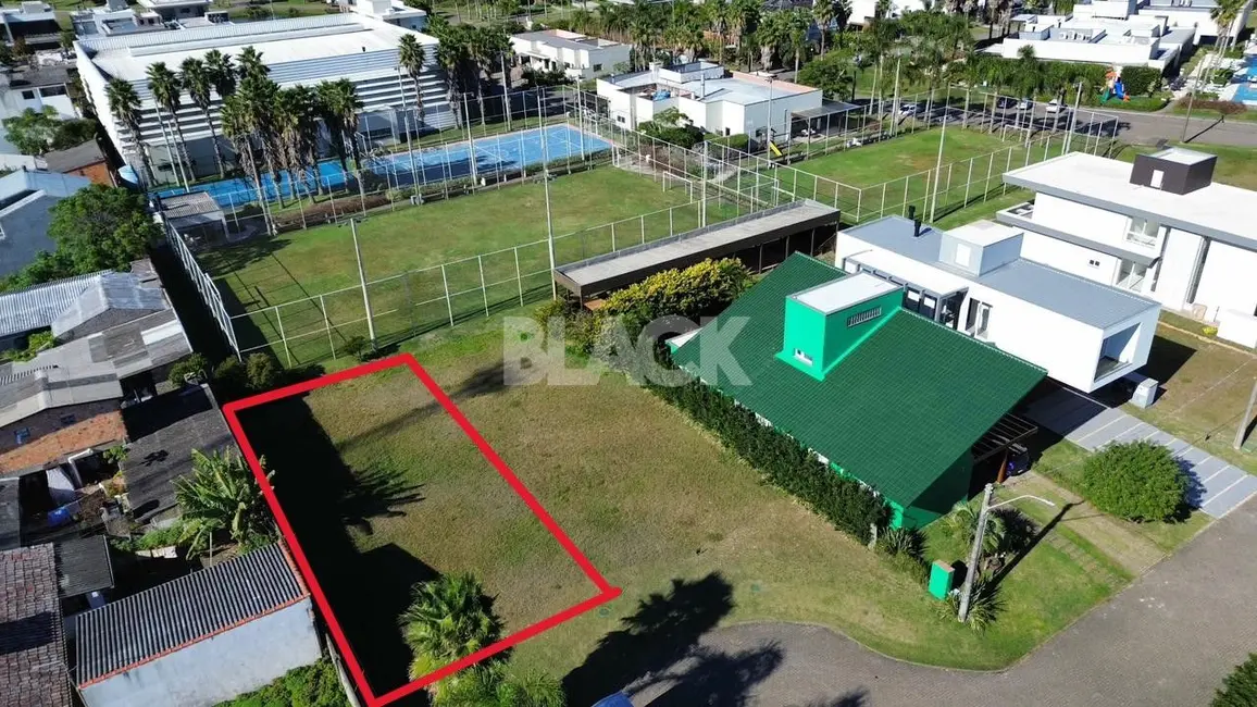 Foto 1 de Terreno / Lote à venda, 368m2 em Torres - RS