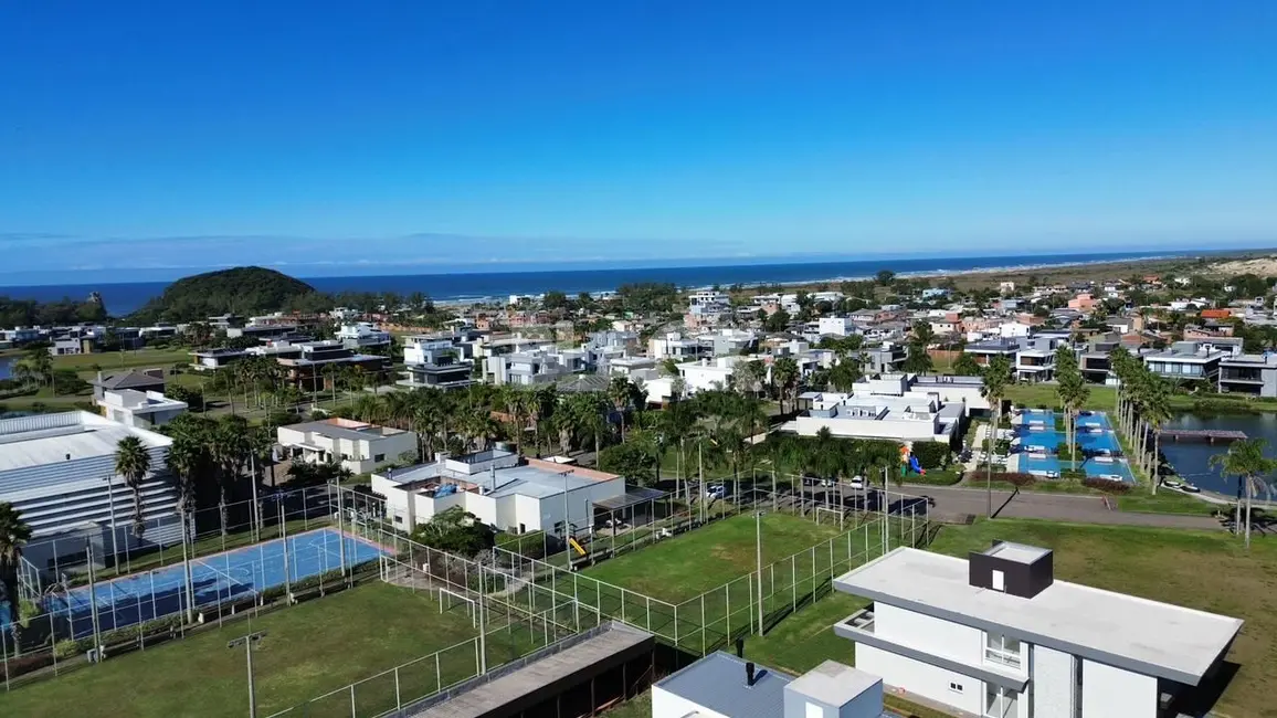 Foto 3 de Terreno / Lote à venda, 368m2 em Torres - RS