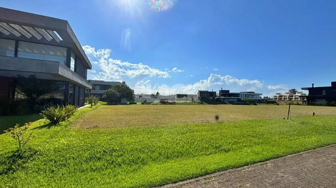 Foto 2 de Terreno / Lote à venda, 450m2 em Torres - RS