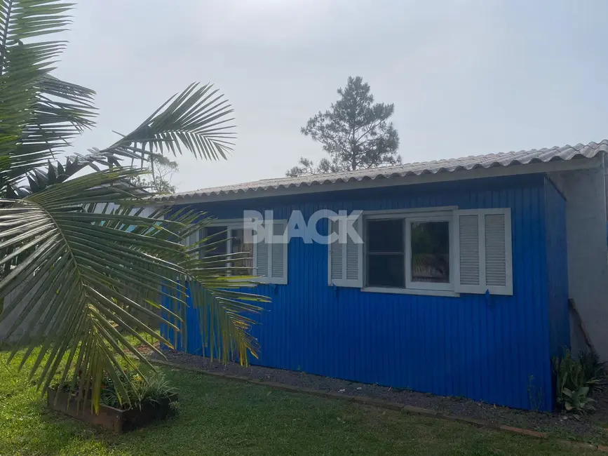 Foto 1 de Casa com 2 quartos à venda, 60m2 em Torres - RS