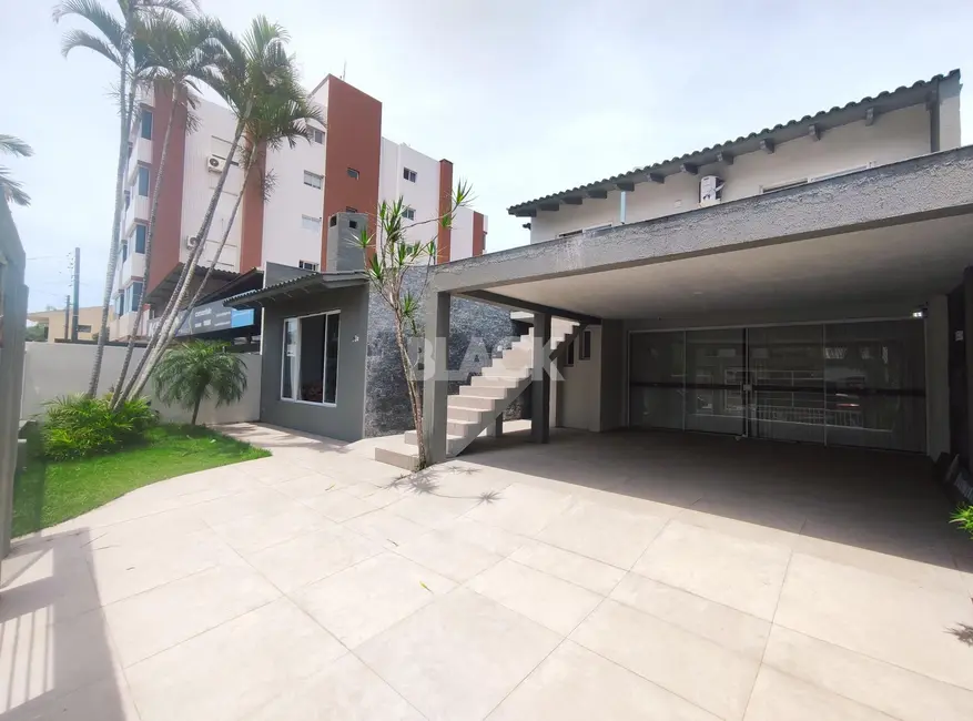 Foto 1 de Casa com 5 quartos à venda, 350m2 em Centro, Torres - RS
