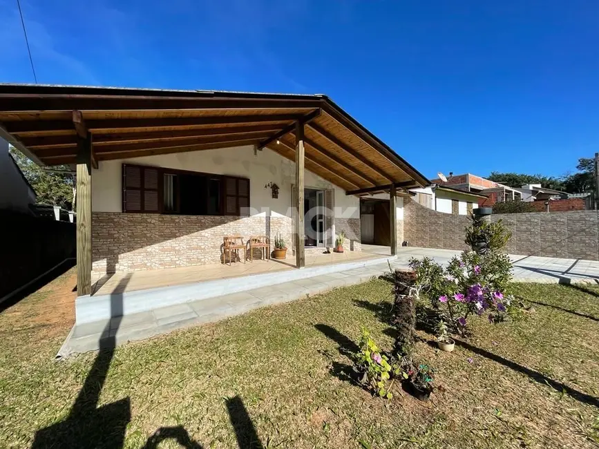 Foto 1 de Casa com 2 quartos à venda, 116m2 em Torres - RS