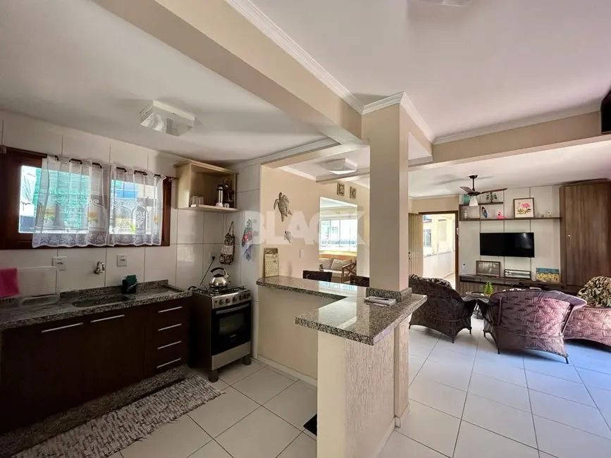 Foto 9 de Cobertura com 2 quartos à venda, 208m2 em Torres - RS