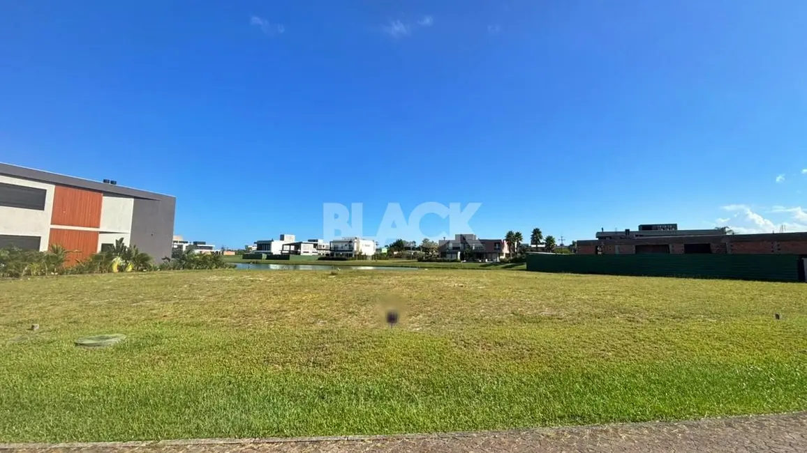 Foto 1 de Terreno / Lote à venda, 466m2 em Torres - RS