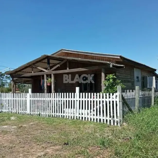 Foto 1 de Casa com 2 quartos à venda, 77m2 em Torres - RS