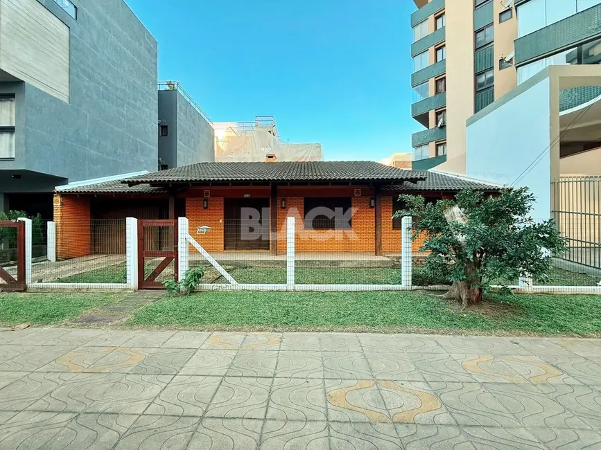 Foto 1 de Casa com 3 quartos à venda, 200m2 em Torres - RS