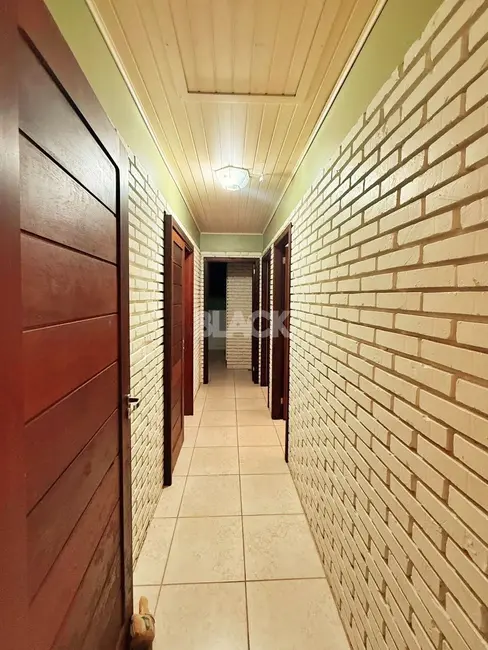 Foto 9 de Casa com 3 quartos à venda, 200m2 em Torres - RS