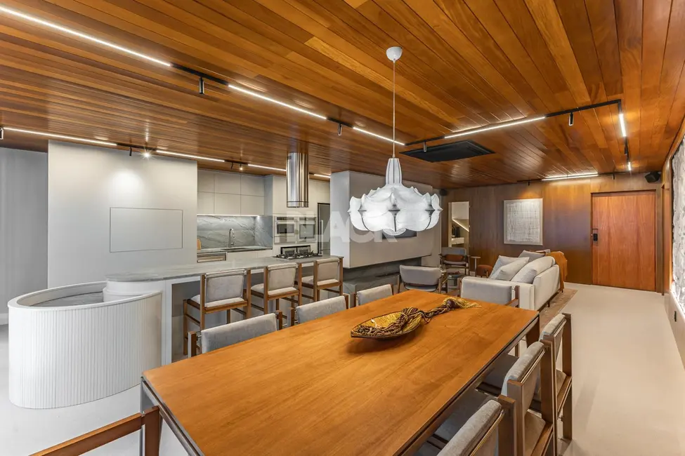 Apartamento com 3 quartos à venda, 273m2 em Torres - RS - imagem 5 Foto 5 de Apartamento com 3 quartos à venda, 273m2 em Torres - RS