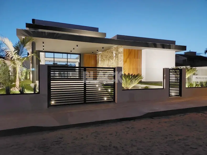 Foto 2 de Casa com 4 quartos à venda, 280m2 em Passo De Torres - SC