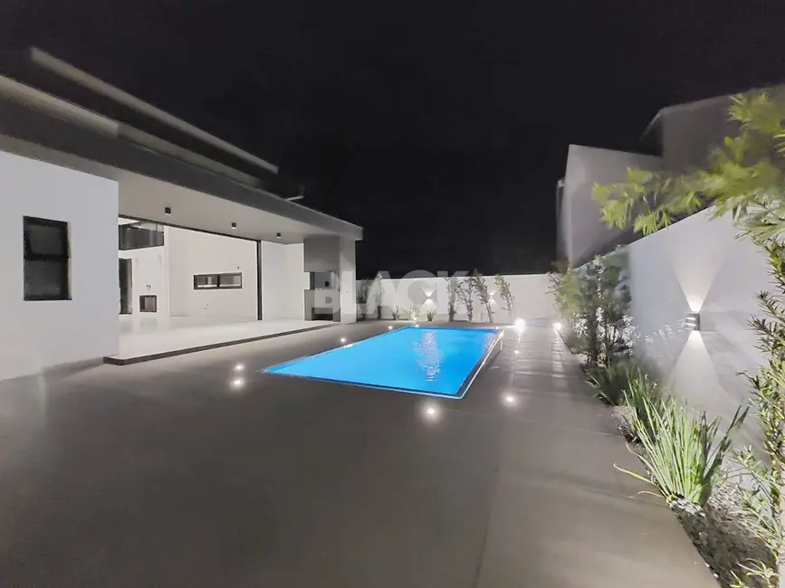 Foto 3 de Casa com 4 quartos à venda, 280m2 em Passo De Torres - SC