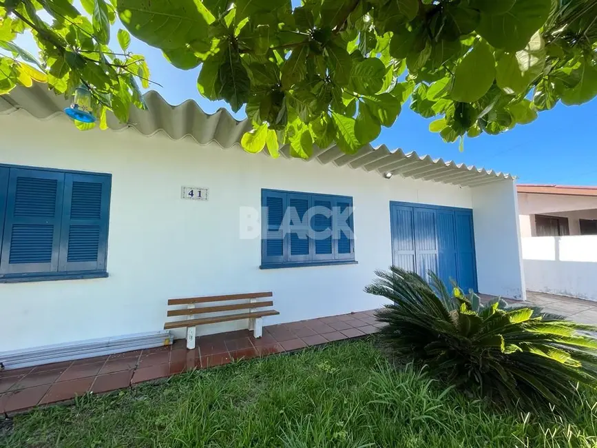 Foto 1 de Casa com 3 quartos à venda, 100m2 em Torres - RS
