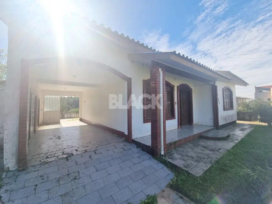 Foto 2 de Casa com 2 quartos à venda, 107m2 em Torres - RS