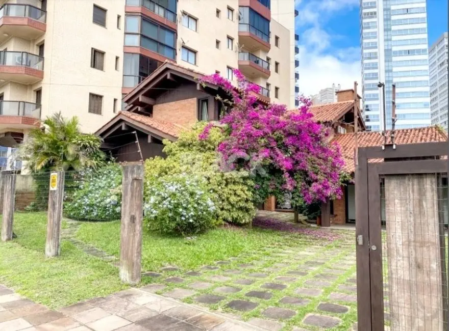 Casa com 6 quartos à venda, 468m2 em Torres - RS - imagem 1 Foto 1 de Casa com 6 quartos à venda, 468m2 em Torres - RS