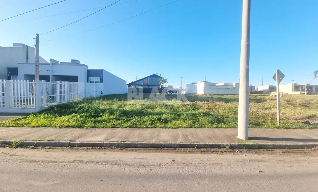 Foto 1 de Terreno / Lote à venda, 365m2 em Torres - RS