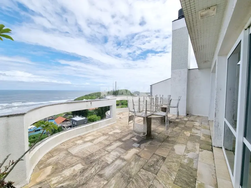 Foto 1 de Cobertura com 3 quartos à venda, 500m2 em Torres - RS