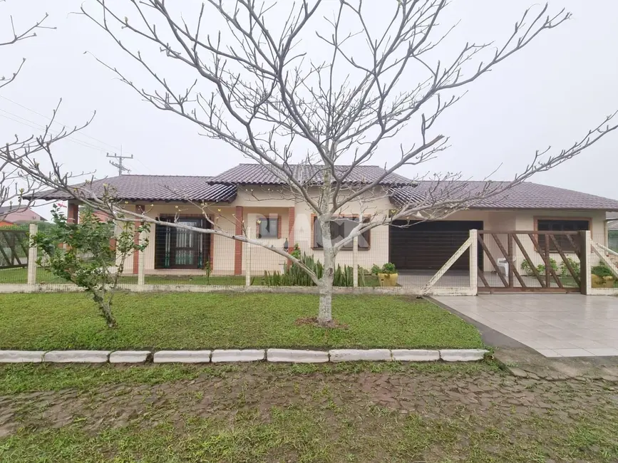 Foto 1 de Casa com 3 quartos à venda, 152m2 em Torres - RS