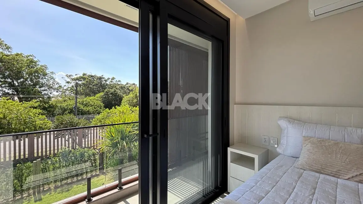 Foto 2 de Casa de Condomínio com 4 quartos à venda, 245m2 em Torres - RS