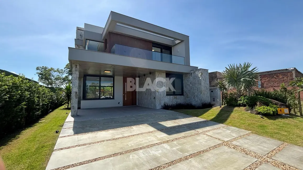 Foto 1 de Casa de Condomínio com 4 quartos à venda, 245m2 em Torres - RS