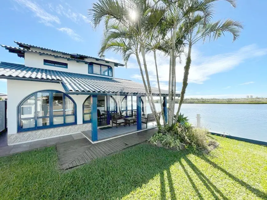 Foto 1 de Casa com 4 quartos à venda, 162m2 em Torres - RS