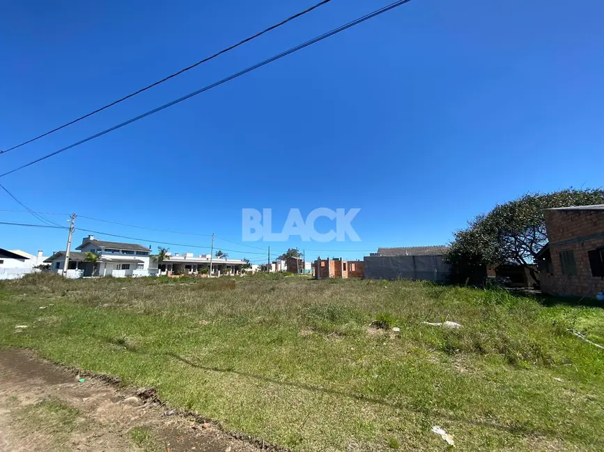 Foto 1 de Terreno / Lote à venda, 300m2 em Passo De Torres - SC