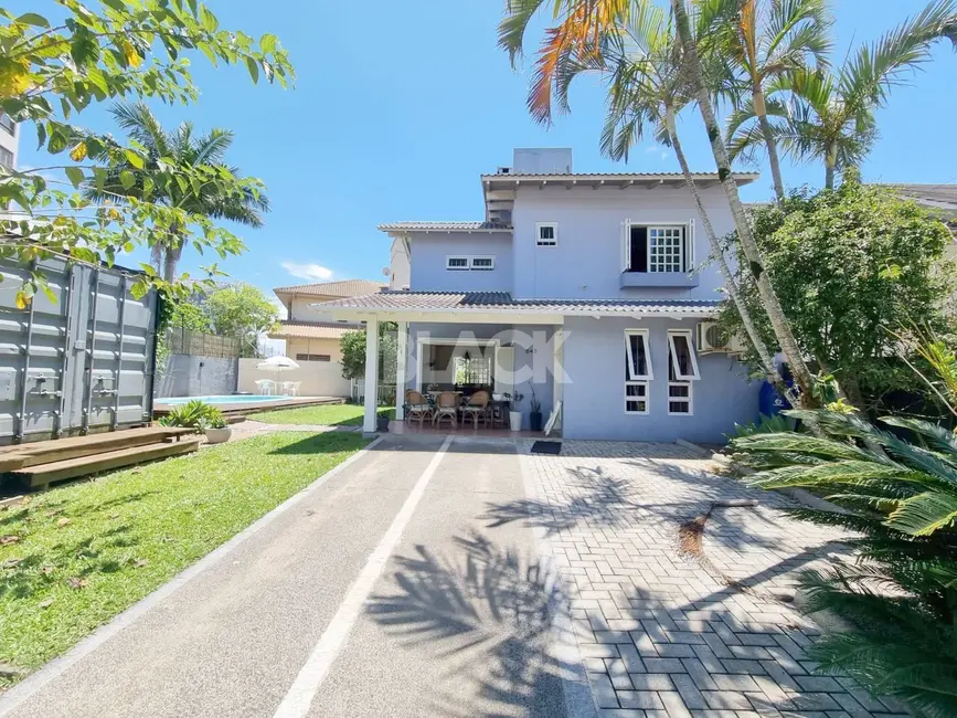Foto 1 de Casa com 3 quartos à venda, 220m2 em Torres - RS