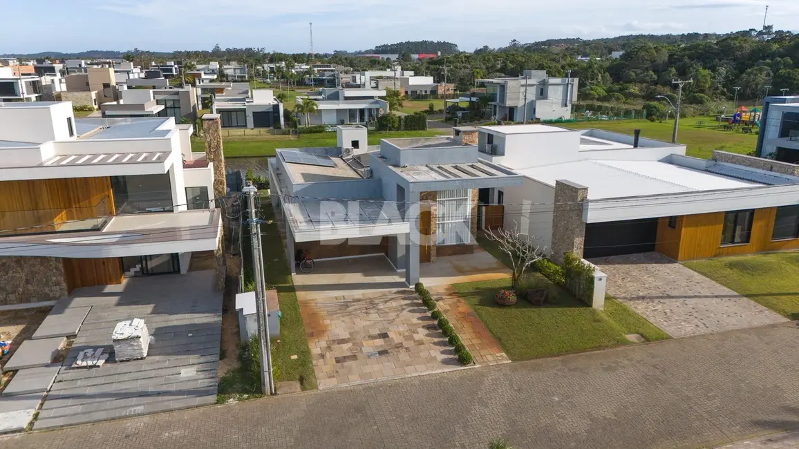 Foto 3 de Casa de Condomínio com 3 quartos à venda, 200m2 em Torres - RS