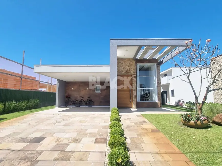 Foto 1 de Casa de Condomínio com 3 quartos à venda, 200m2 em Torres - RS
