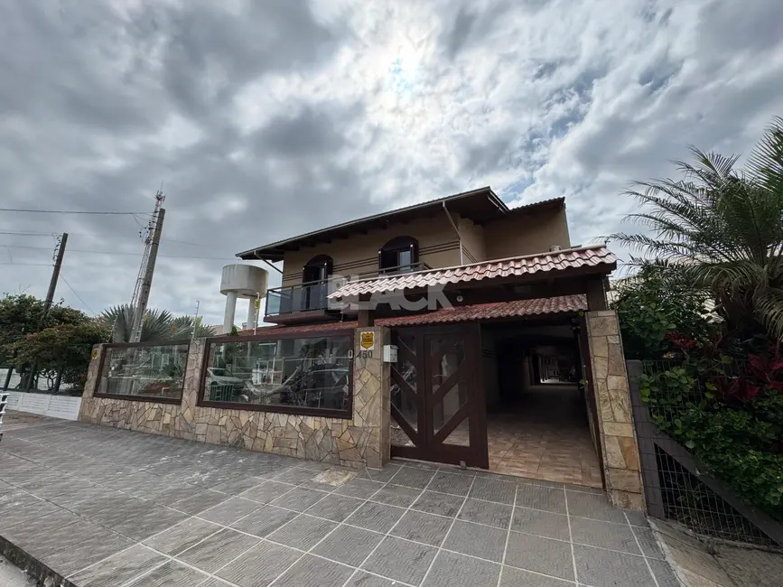 Casa com 5 quartos à venda, 450m2 em Torres - RS - imagem 1 Foto 1 de Casa com 5 quartos à venda, 450m2 em Torres - RS