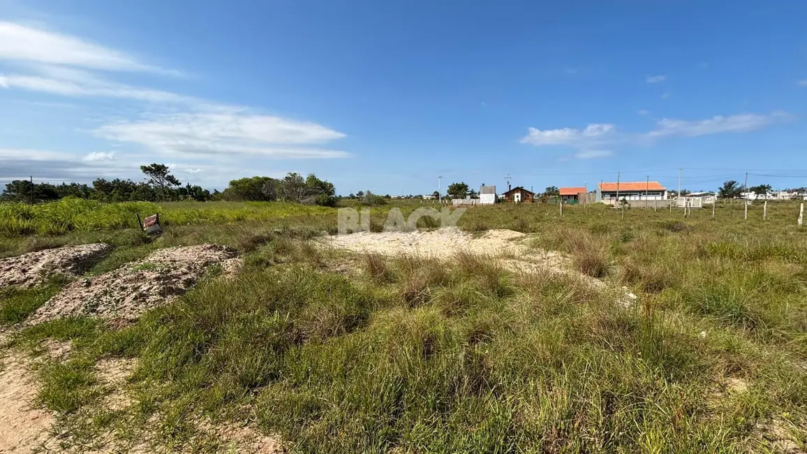 Foto 1 de Terreno / Lote à venda, 300m2 em Torres - RS