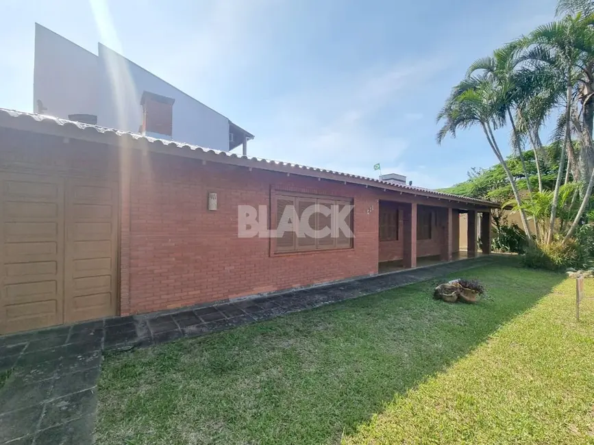 Casa com 3 quartos à venda, 150m2 em Torres - RS - imagem 1 Foto 1 de Casa com 3 quartos à venda, 150m2 em Torres - RS