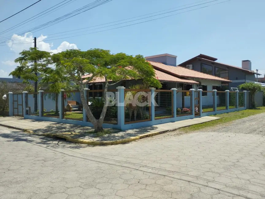Foto 1 de Casa com 3 quartos à venda, 205m2 em Centro, Passo De Torres - SC
