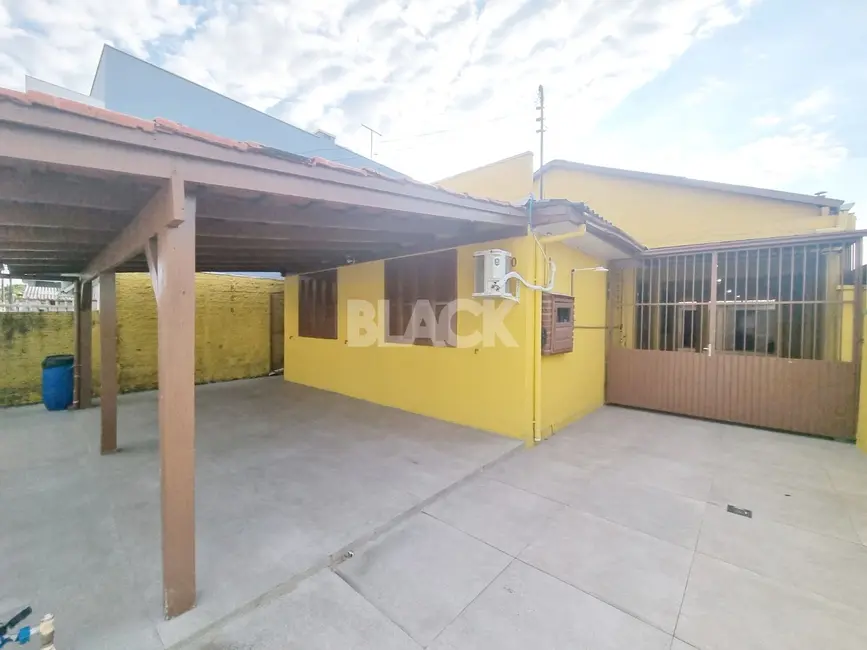 Foto 1 de Casa com 3 quartos à venda, 200m2 em Torres - RS