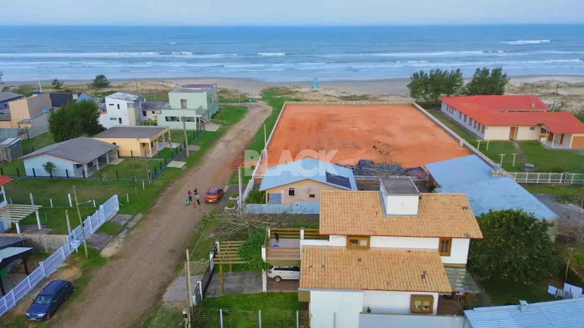 Foto 4 de Casa com 2 quartos à venda, 147m2 em Torres - RS